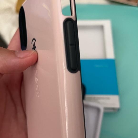 IPHONE XR: Speck Phone Case. - Picture 5 of 7